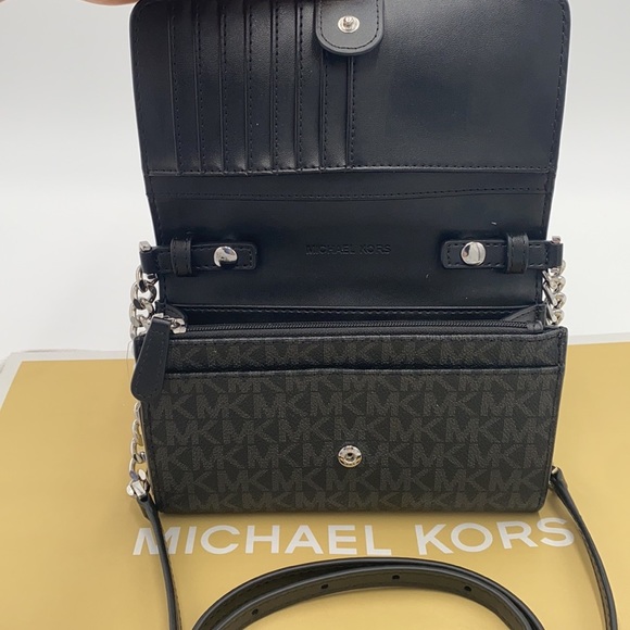 MICHAEL KORS MEDIUM MULTIFUNCTION PHONE XBody - Picture 15 of 16